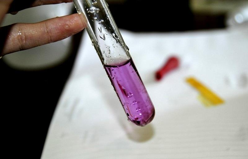 高锰酸钾在工业企业中用途？